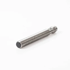 Ind. snímač M8, PNP/NO, Sn=1mm, kon. M8/3pin, vestavný, nerez., 10-30 VDC, L=66mm, IP67